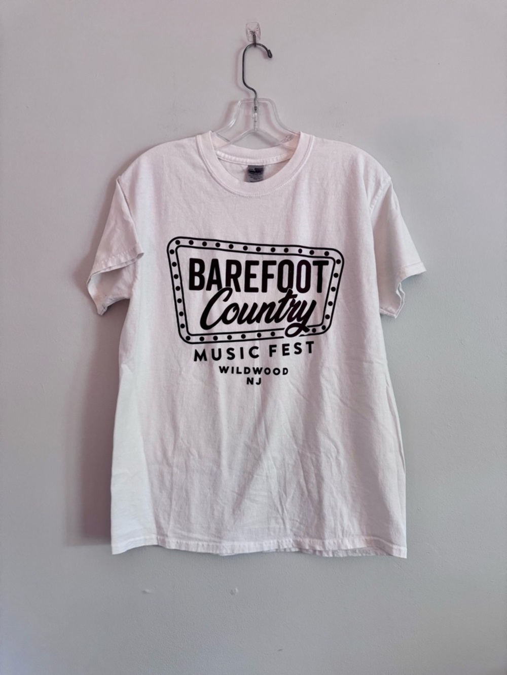 Gildan White Short-Sleeve 'Barefoot Country Music Fest’ Graphic Tee